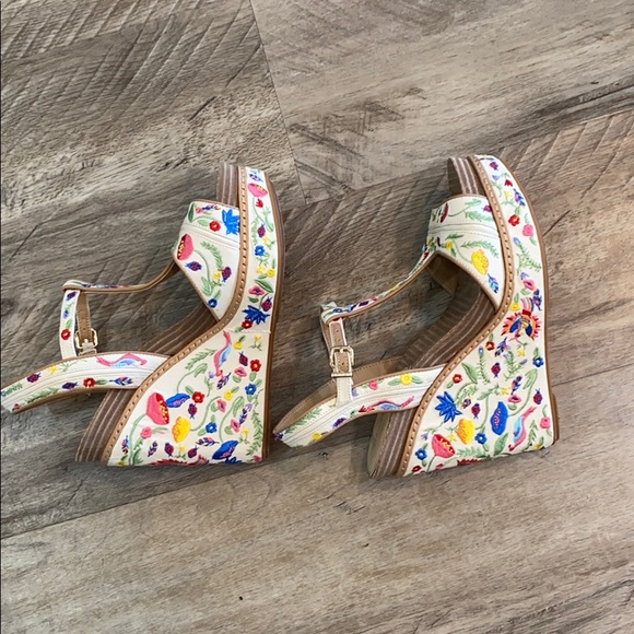 Gianni Bini Embroidered Wedges - Picture 6 of 6